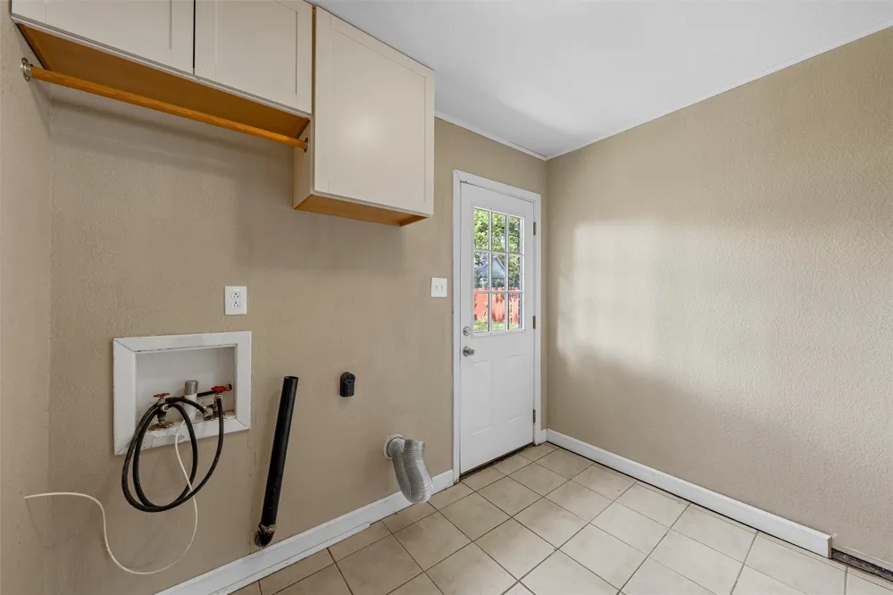 605 Roberts Street West, TX 76691