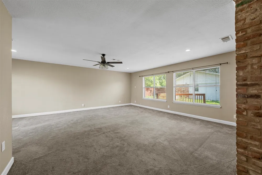 605 Roberts Street West, TX 76691