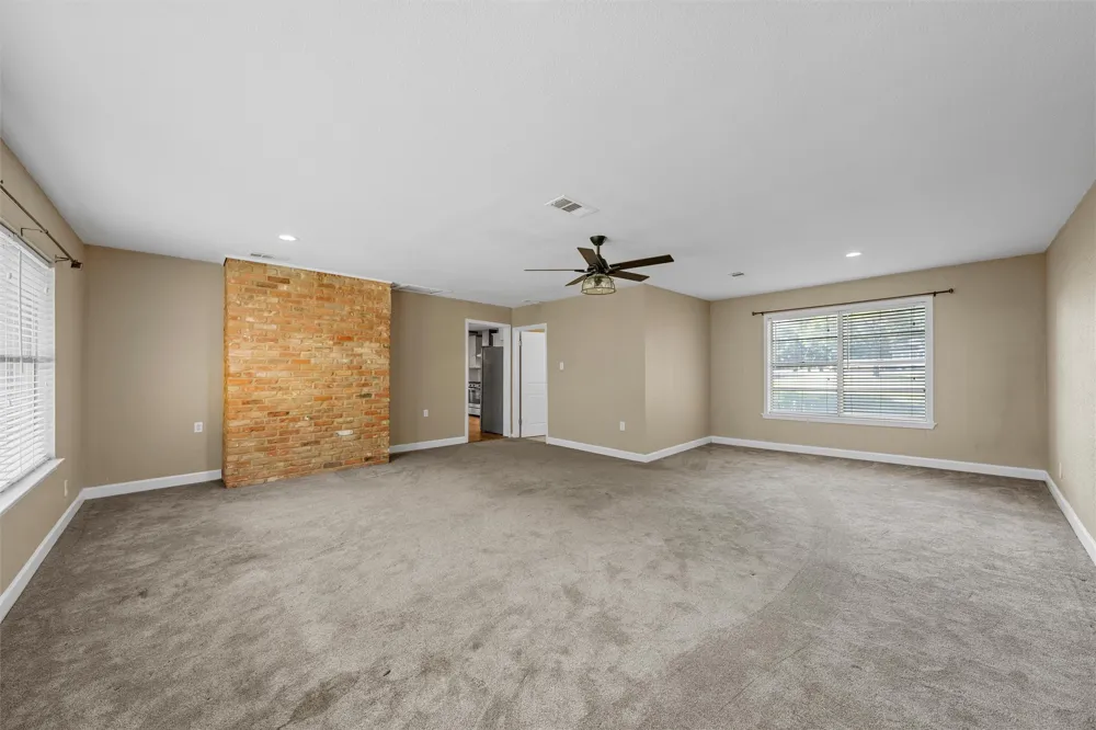 605 Roberts Street West, TX 76691