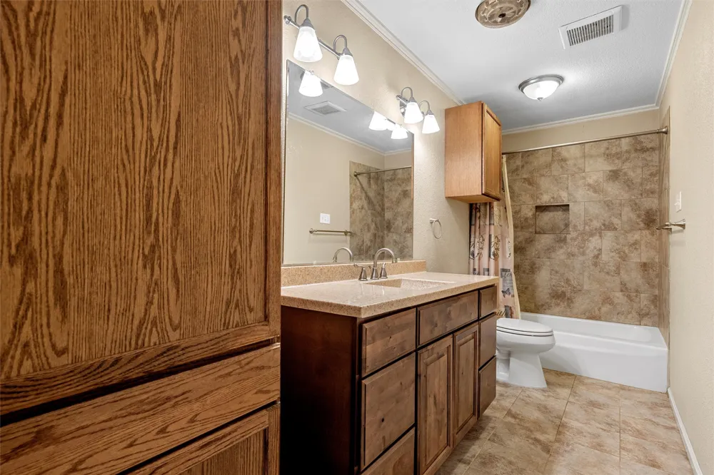 605 Roberts Street West, TX 76691