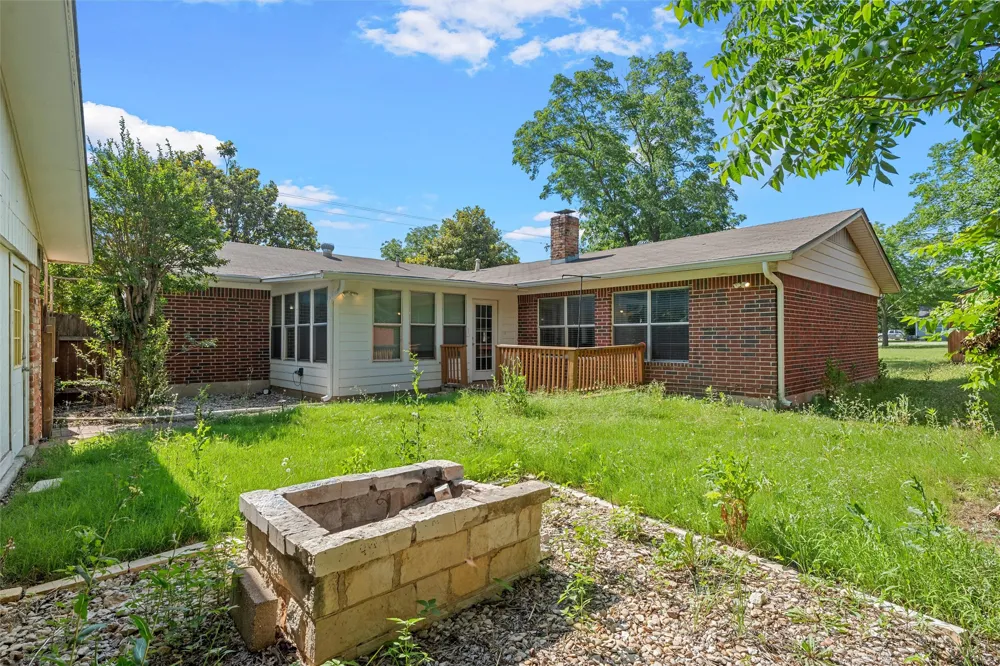 605 Roberts Street West, TX 76691