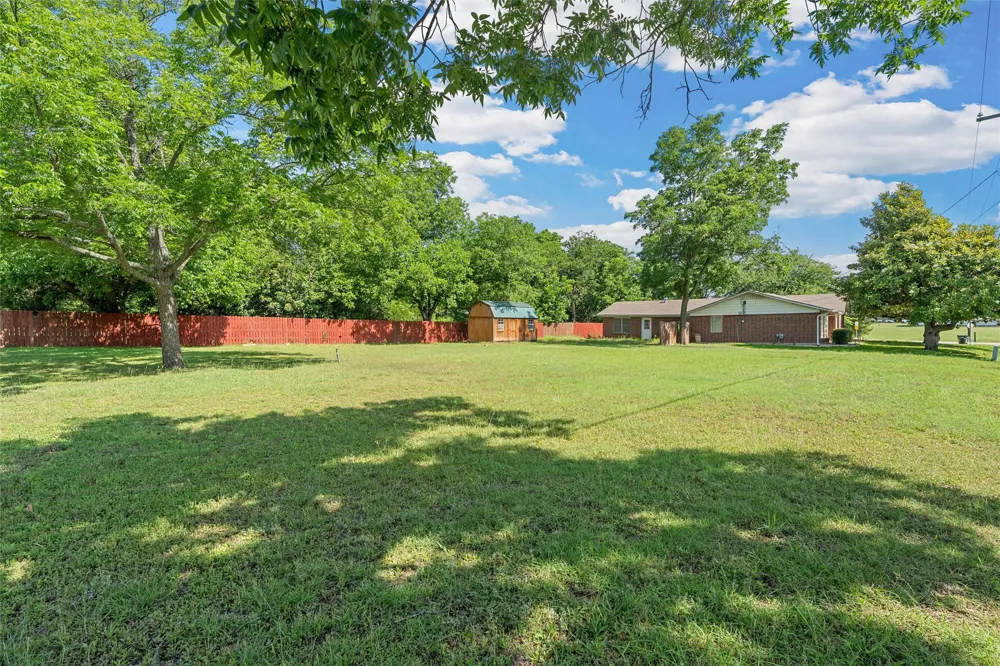 605 Roberts Street West, TX 76691