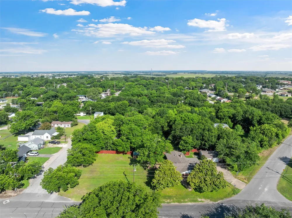 605 Roberts Street West, TX 76691