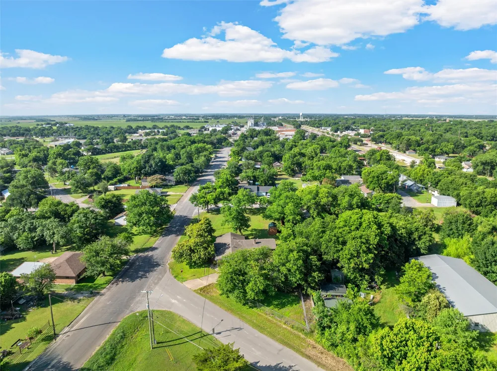 605 Roberts Street West, TX 76691