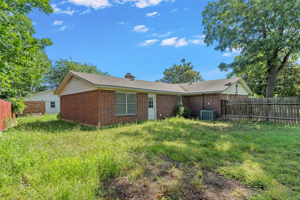 605 Roberts Street West, TX 76691