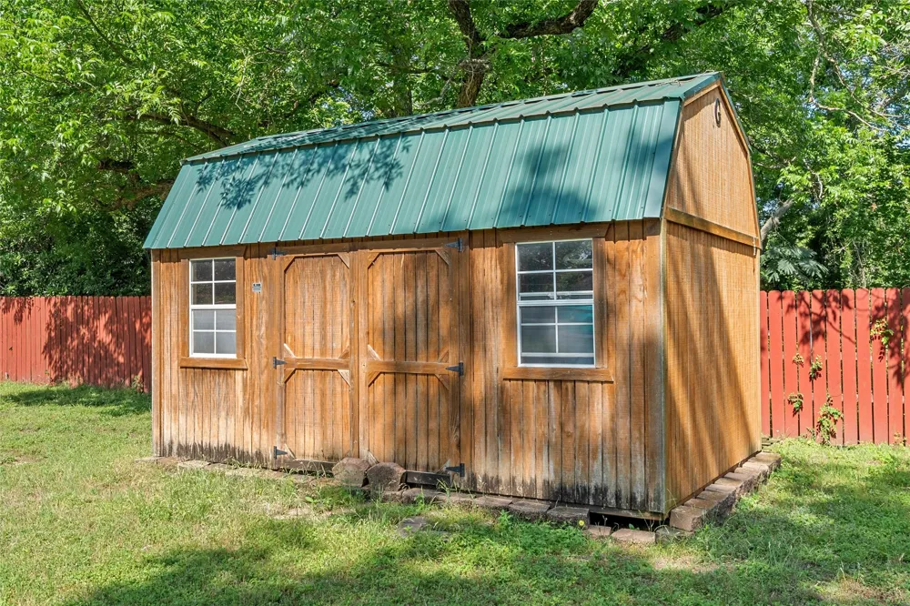 605 Roberts Street West, TX 76691