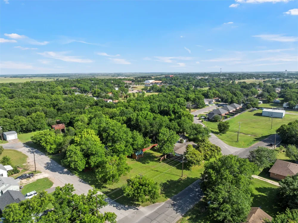 605 Roberts Street West, TX 76691