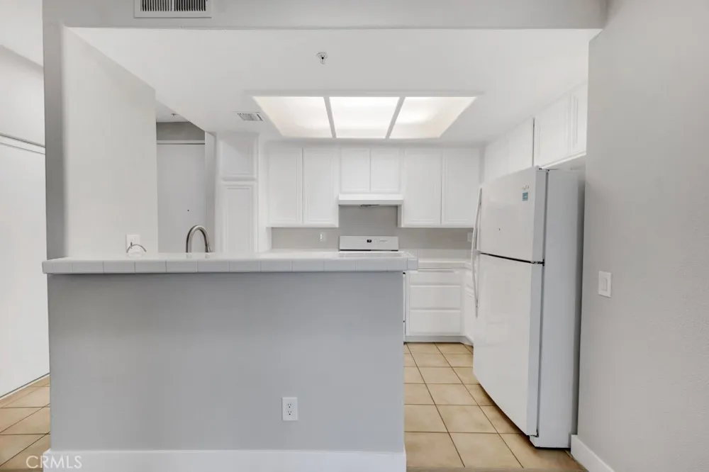 16940 Chatsworth #206 Granada Hills, CA 91344