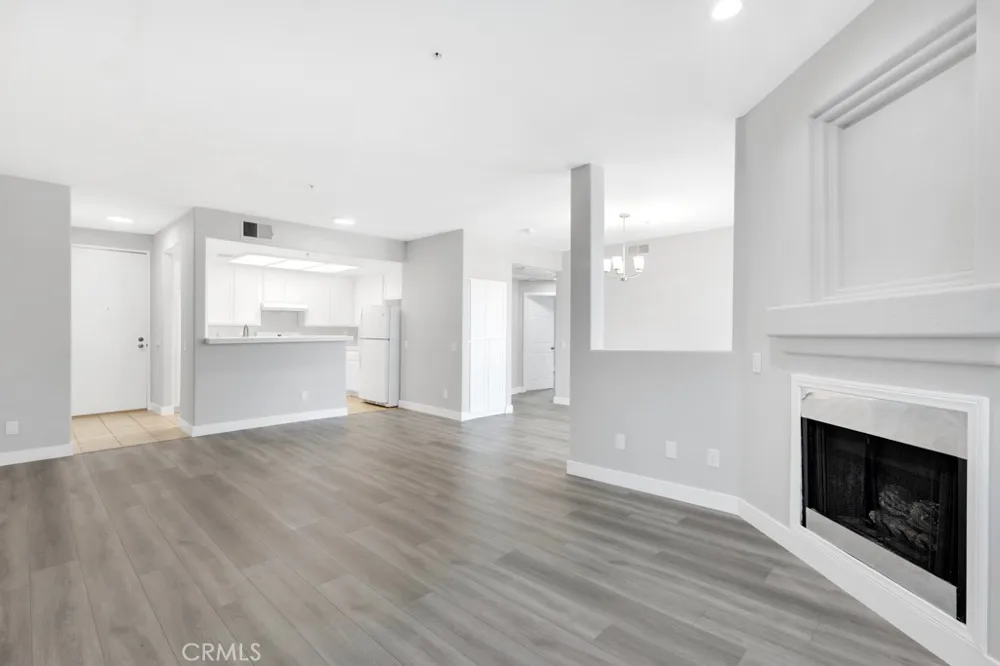 16940 Chatsworth #206 Granada Hills, CA 91344