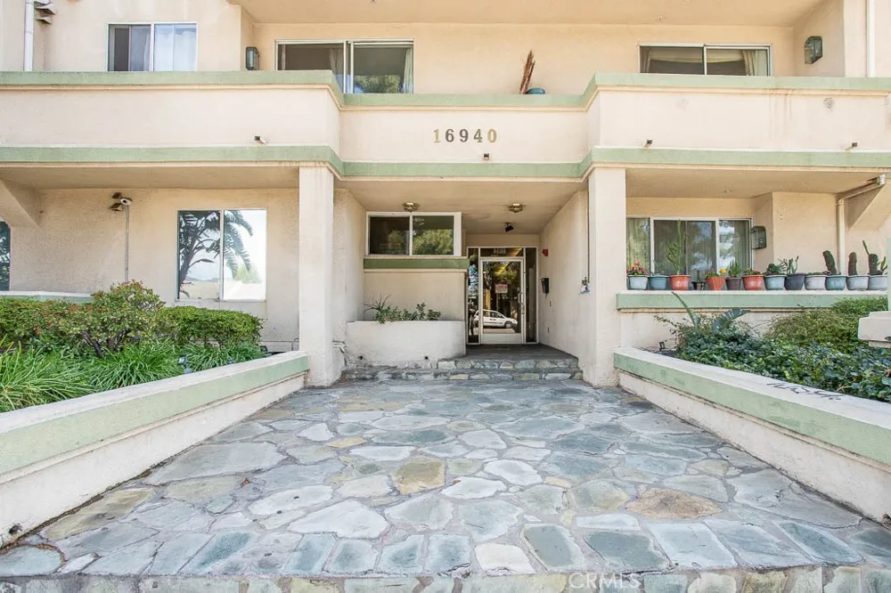 16940 Chatsworth #206 Granada Hills, CA 91344