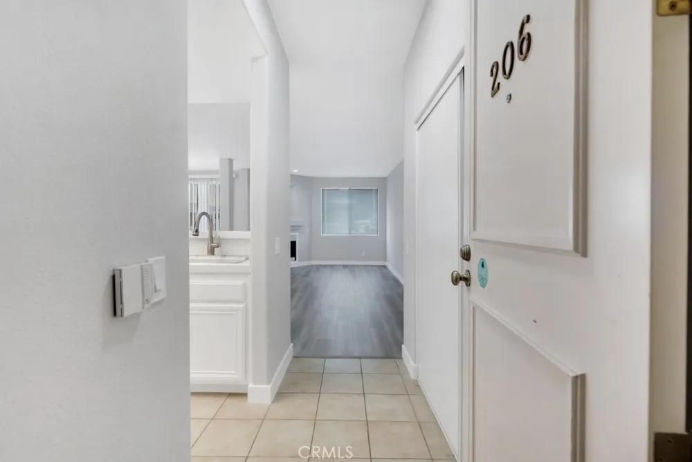 16940 Chatsworth #206 Granada Hills, CA 91344