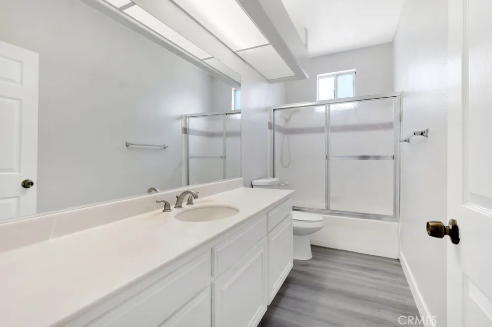 16940 Chatsworth #206 Granada Hills, CA 91344