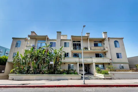 16940 Chatsworth #206