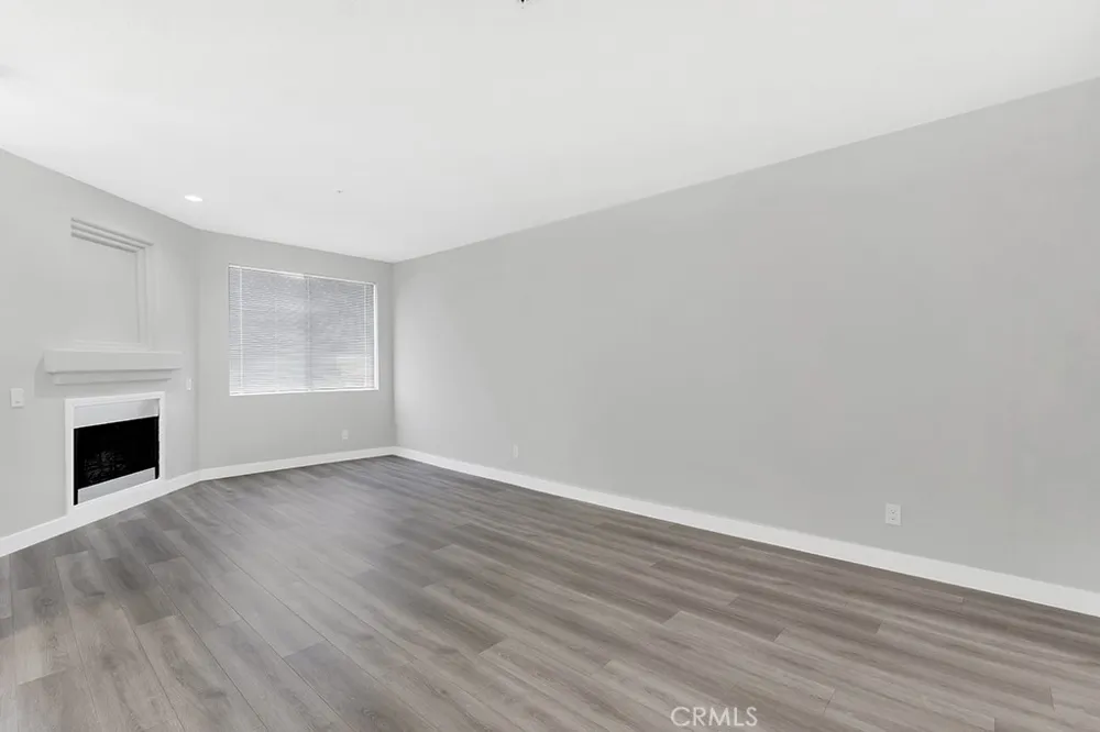 16940 Chatsworth #206 Granada Hills, CA 91344