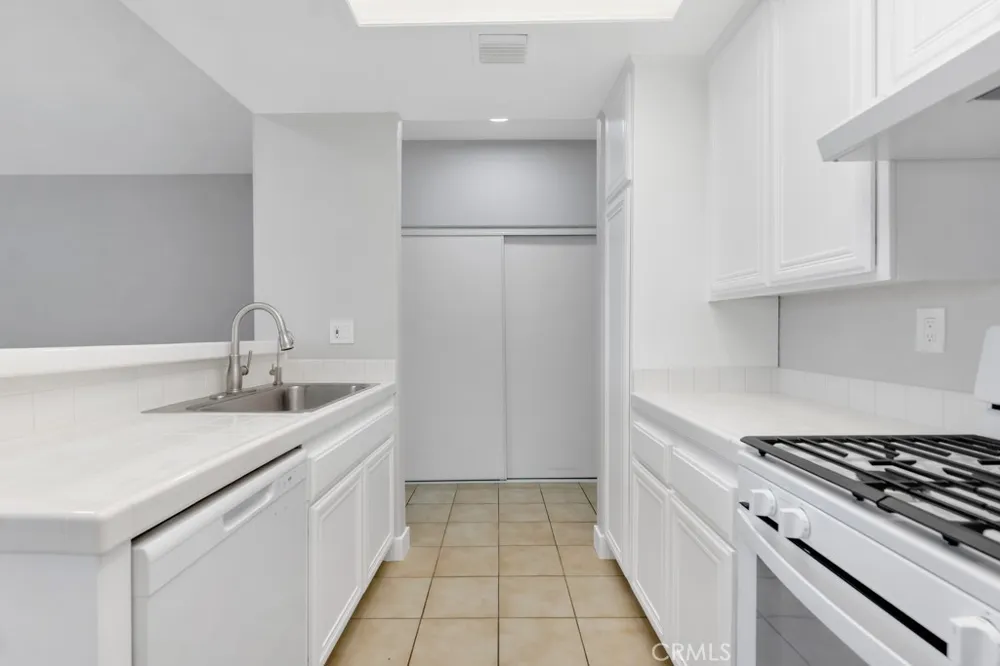 16940 Chatsworth #206 Granada Hills, CA 91344