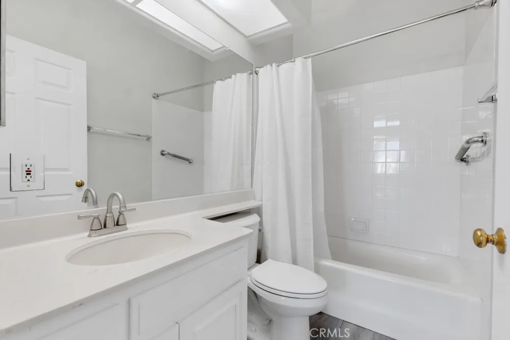 16940 Chatsworth #206 Granada Hills, CA 91344