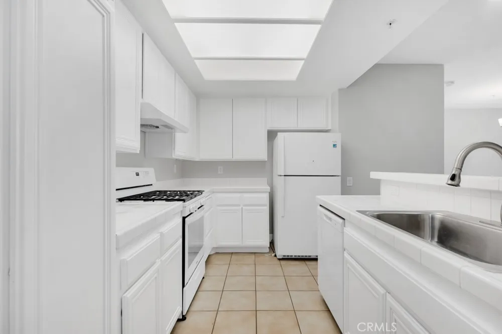 16940 Chatsworth #206 Granada Hills, CA 91344