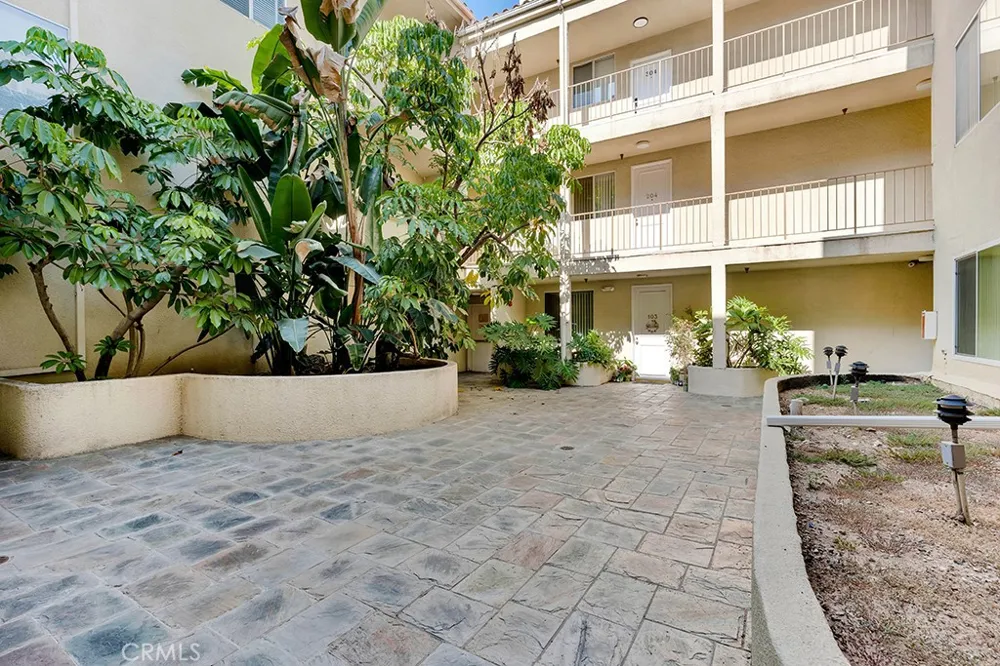 16940 Chatsworth #206 Granada Hills, CA 91344