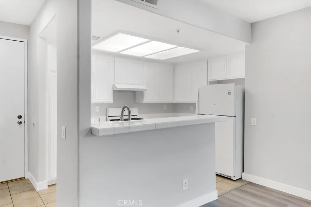 16940 Chatsworth #206 Granada Hills, CA 91344