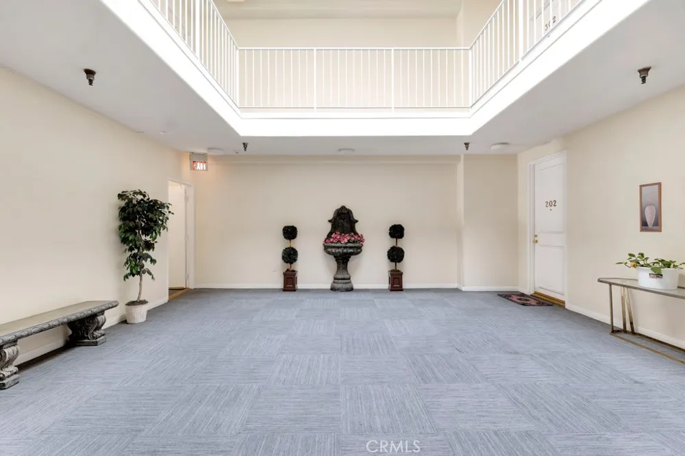 16940 Chatsworth #206 Granada Hills, CA 91344