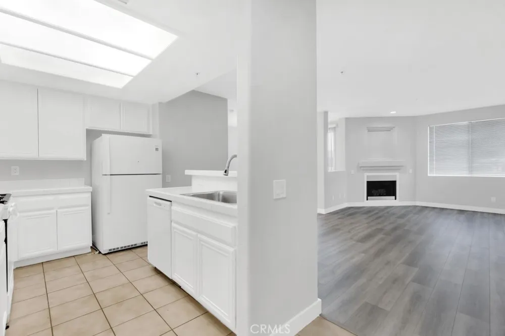16940 Chatsworth #206 Granada Hills, CA 91344