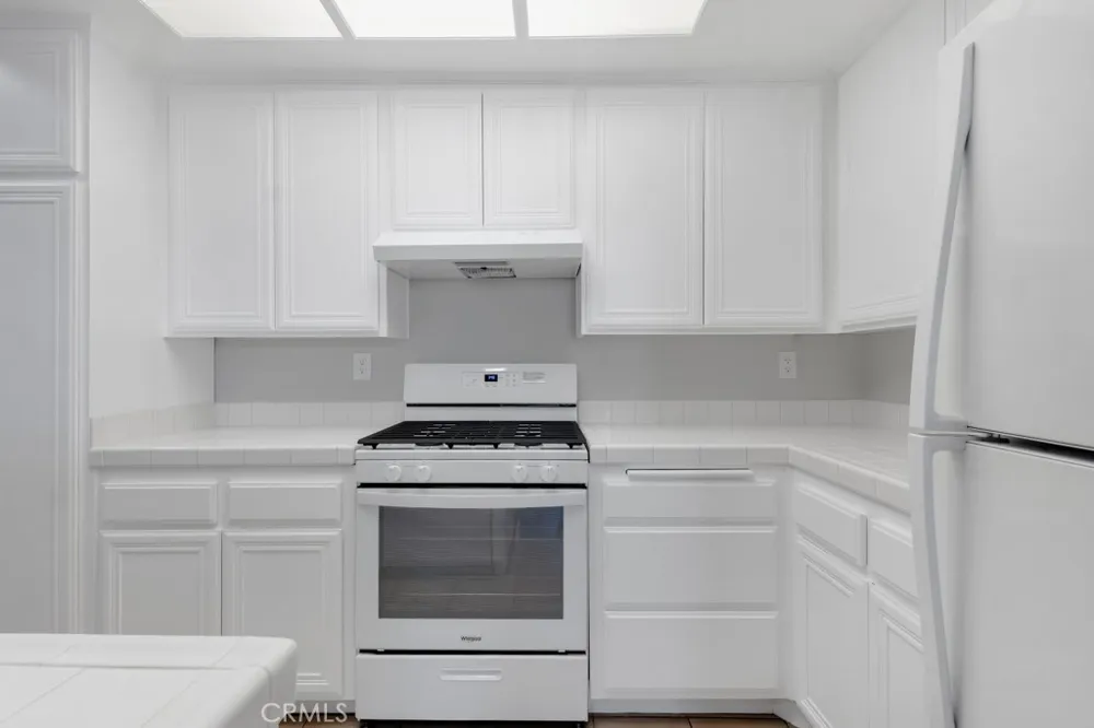 16940 Chatsworth #206 Granada Hills, CA 91344