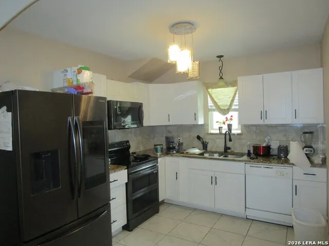 1102 SAINT MARYS ST Beeville, TX 78102