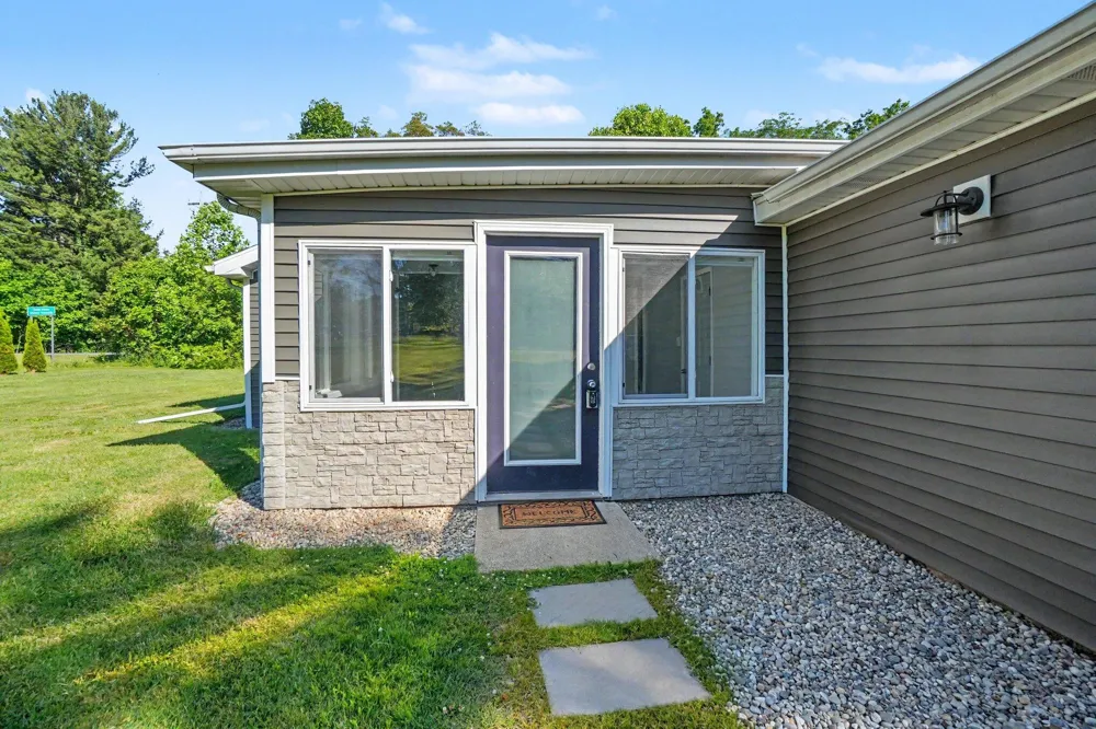 70068 Michigan 43 South Haven Charter Township, MI 49090