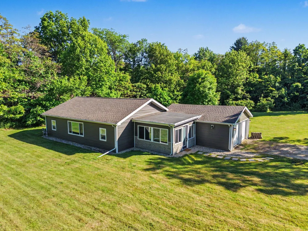 70068 Michigan 43 South Haven Charter Township, MI 49090