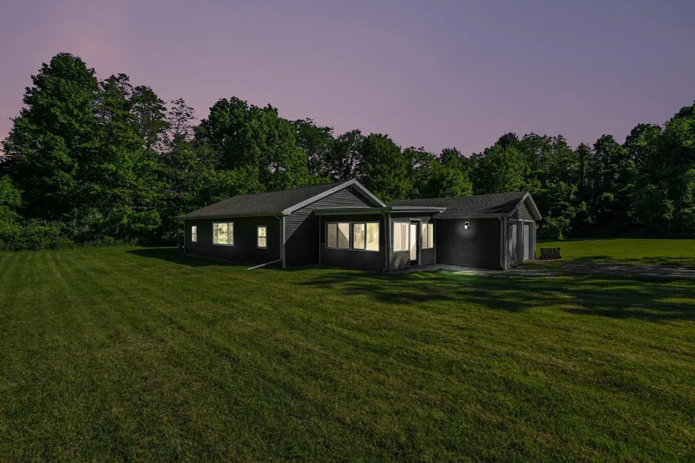 70068 Michigan 43 South Haven Charter Township, MI 49090