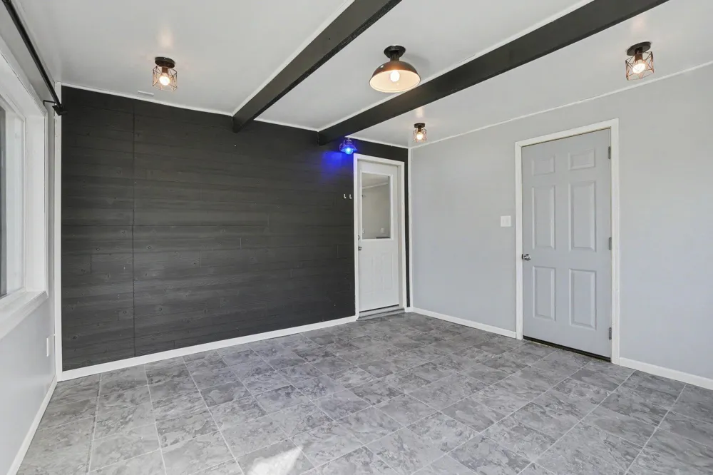 70068 Michigan 43 South Haven Charter Township, MI 49090