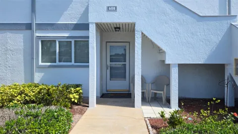 608 BEACH PARK LANE #V257