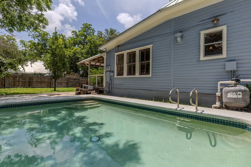 504 Gresham Street Smithville, TX 78957