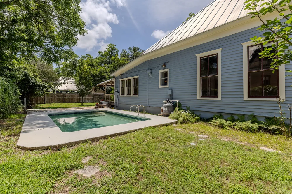 504 Gresham Street Smithville, TX 78957
