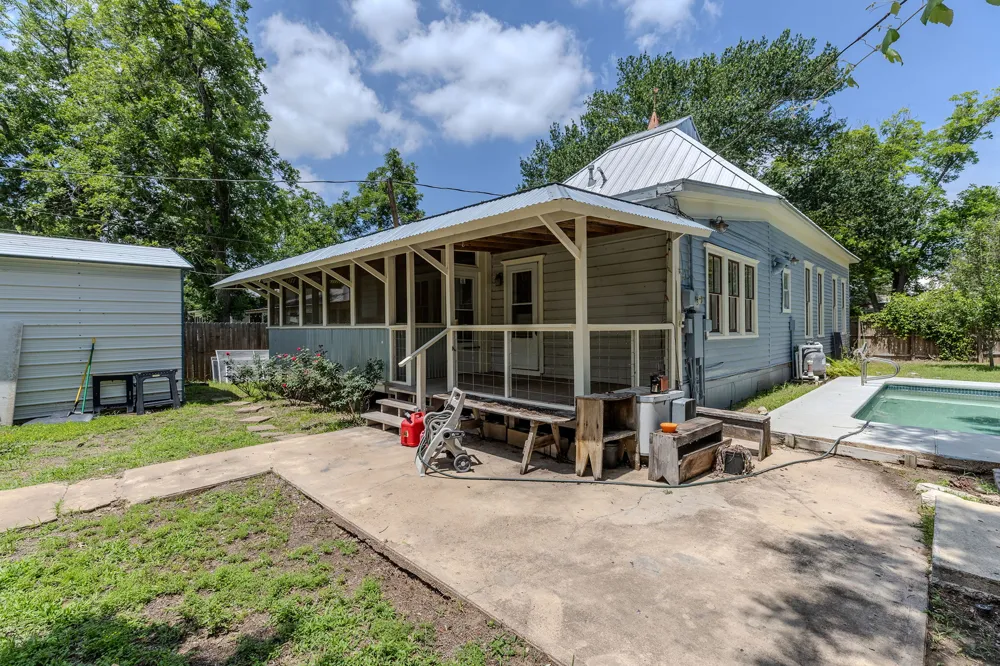 504 Gresham Street Smithville, TX 78957