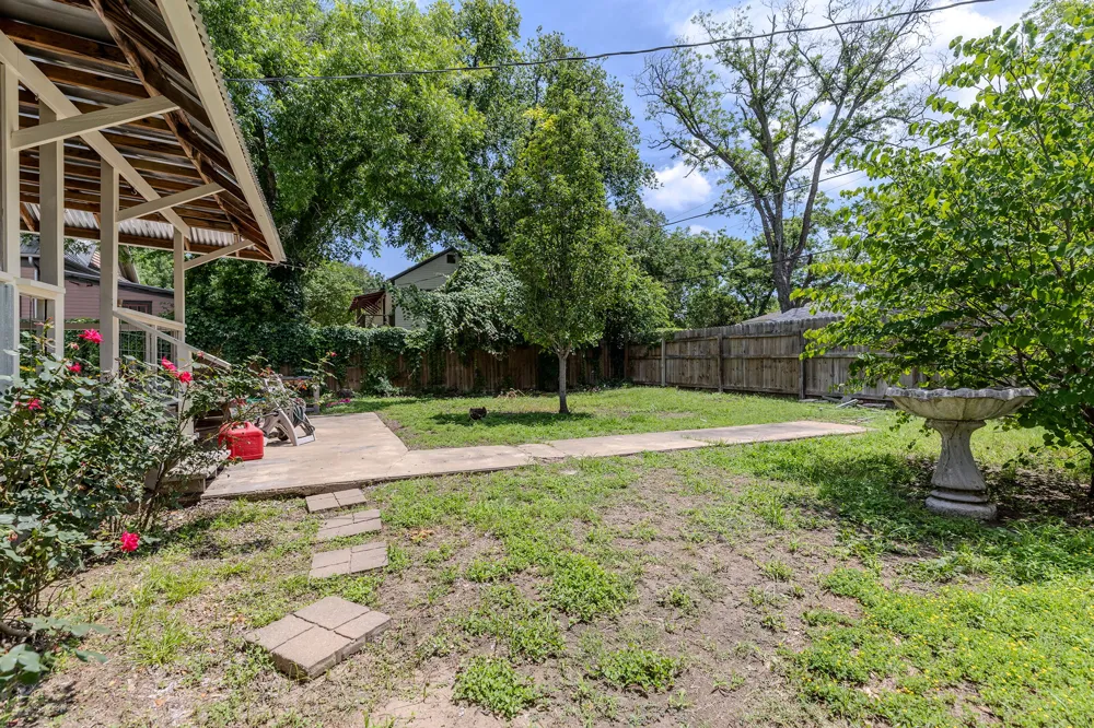 504 Gresham Street Smithville, TX 78957