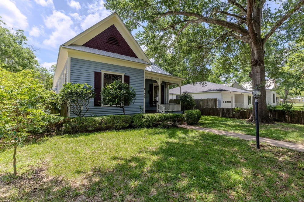 504 Gresham Street Smithville, TX 78957