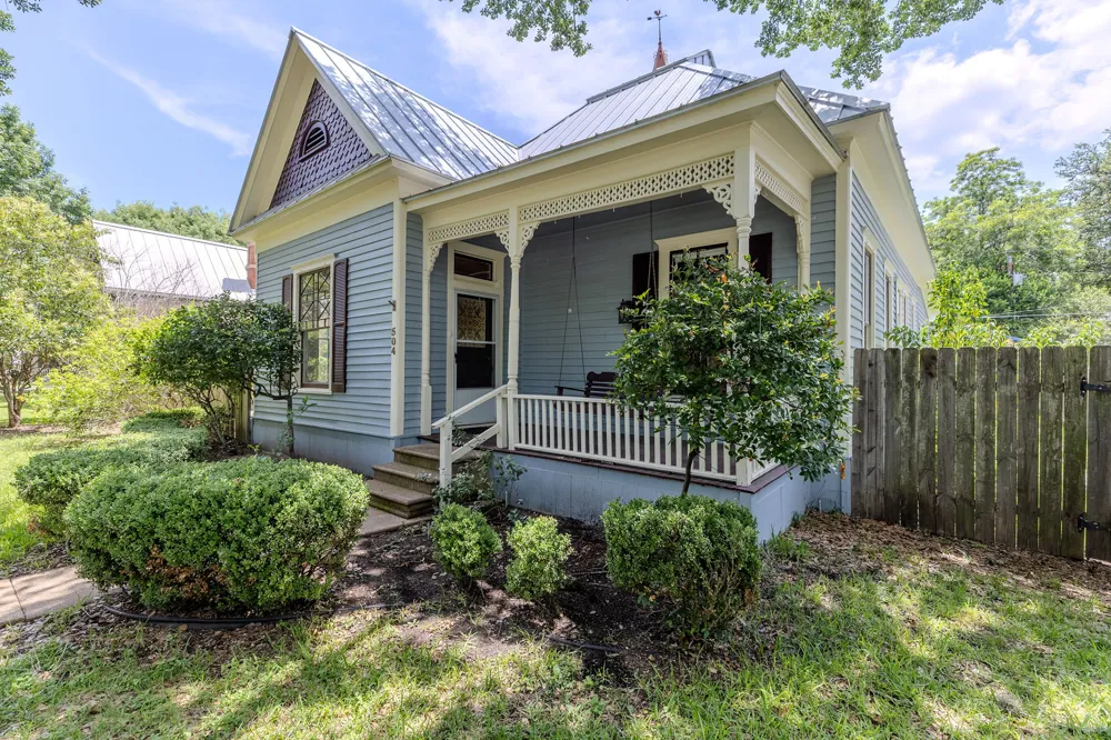 504 Gresham Street Smithville, TX 78957