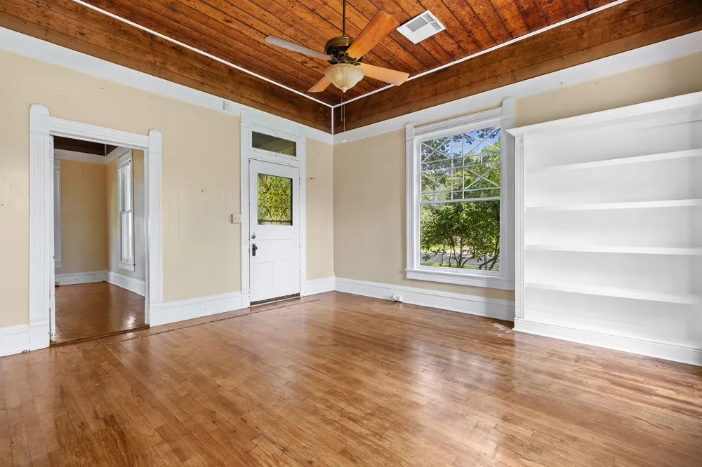 504 Gresham Street Smithville, TX 78957