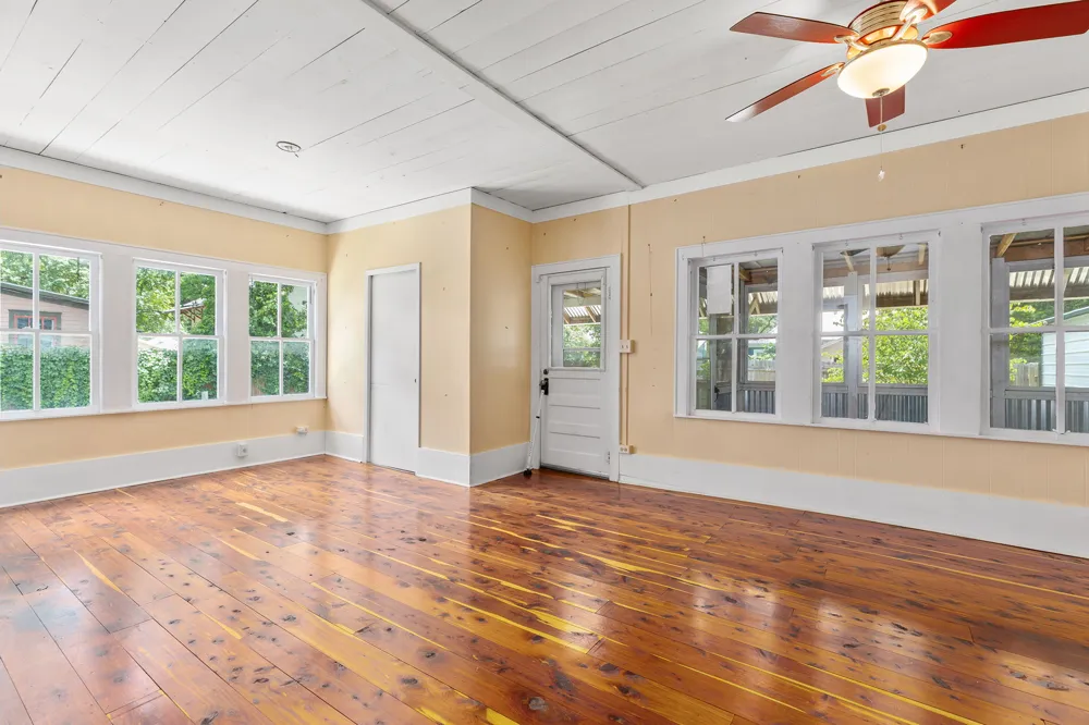 504 Gresham Street Smithville, TX 78957
