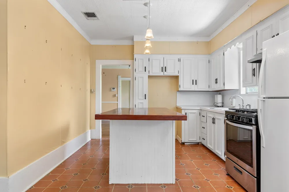504 Gresham Street Smithville, TX 78957