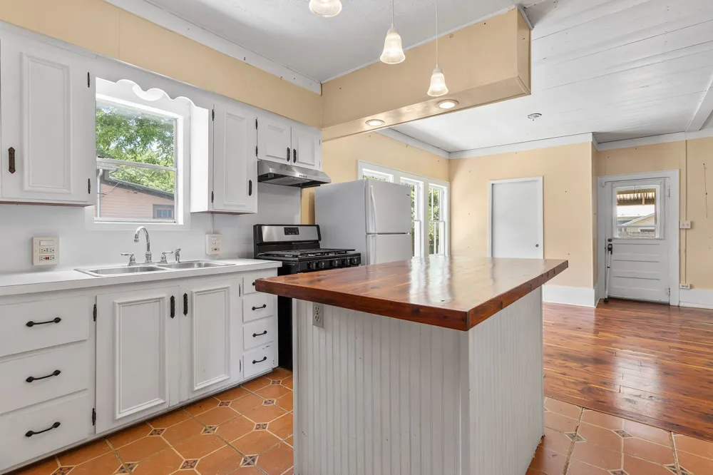 504 Gresham Street Smithville, TX 78957