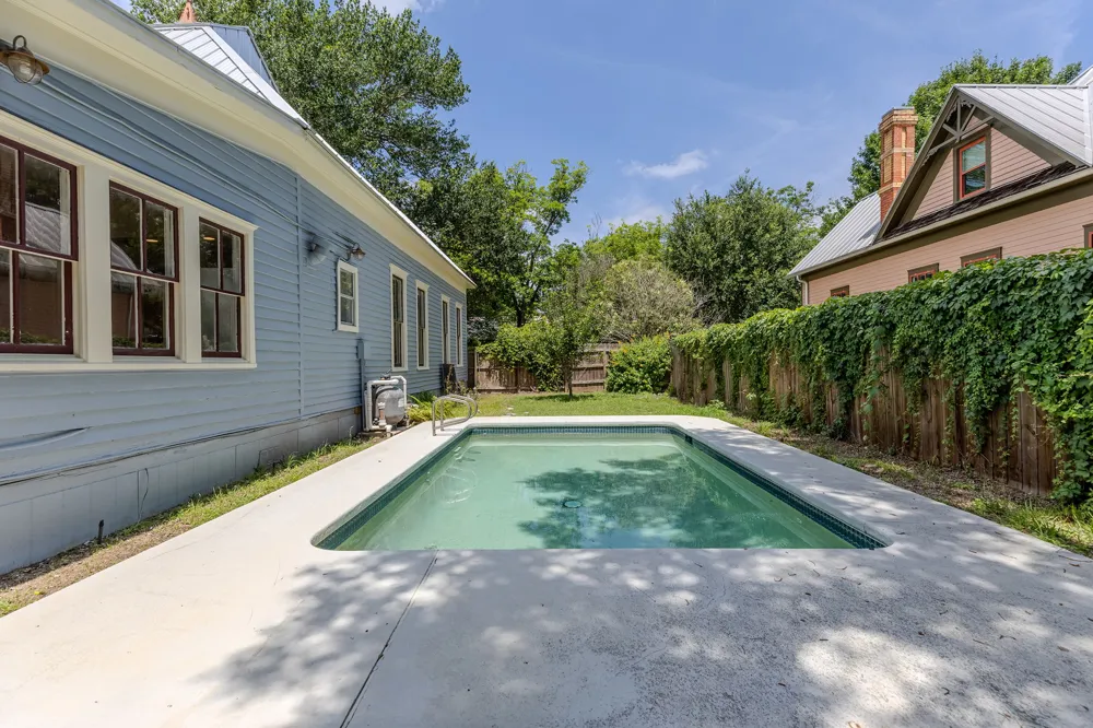 504 Gresham Street Smithville, TX 78957
