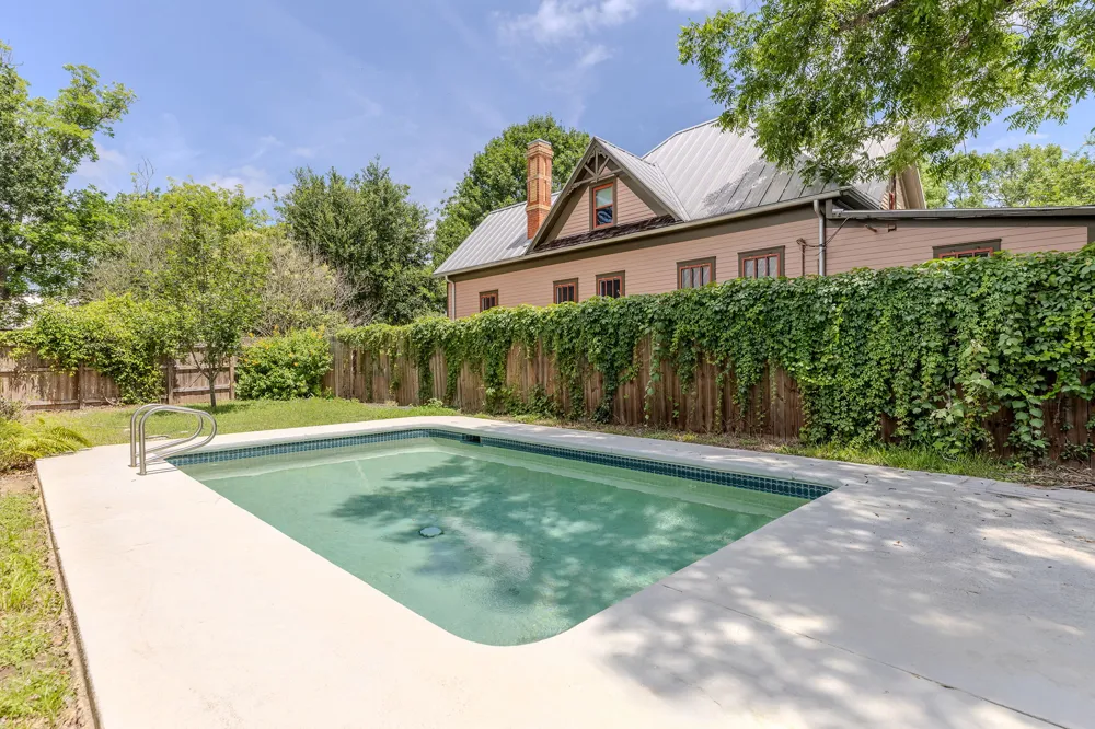 504 Gresham Street Smithville, TX 78957