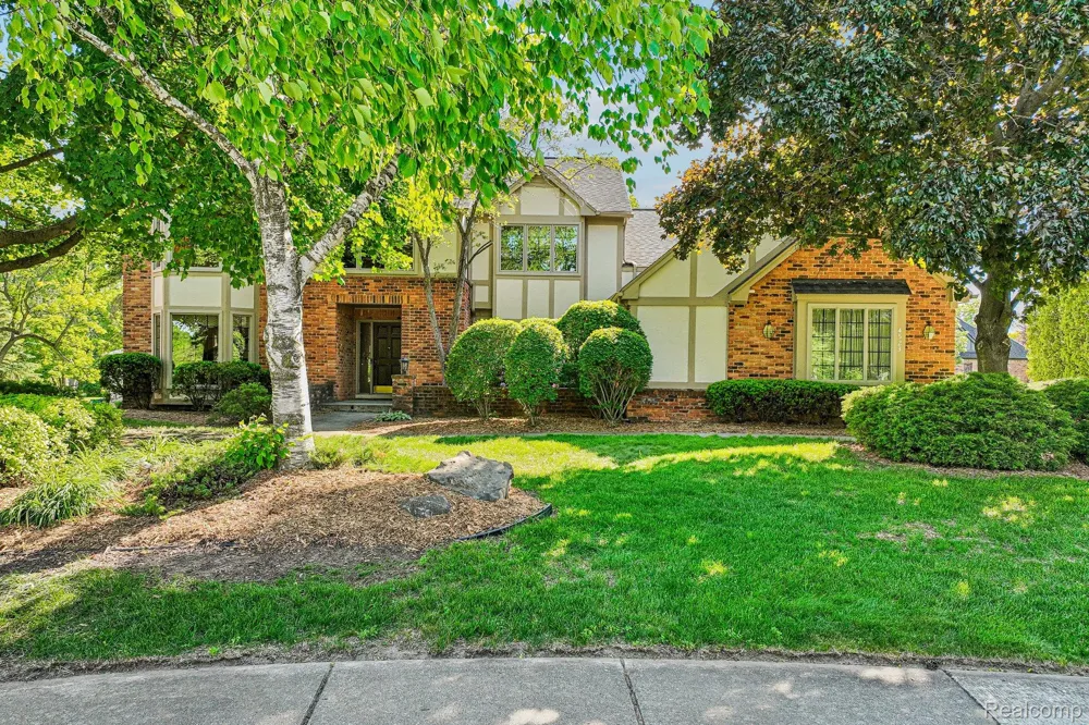 4523 Rivers Edge Drive Troy City, MI 48098