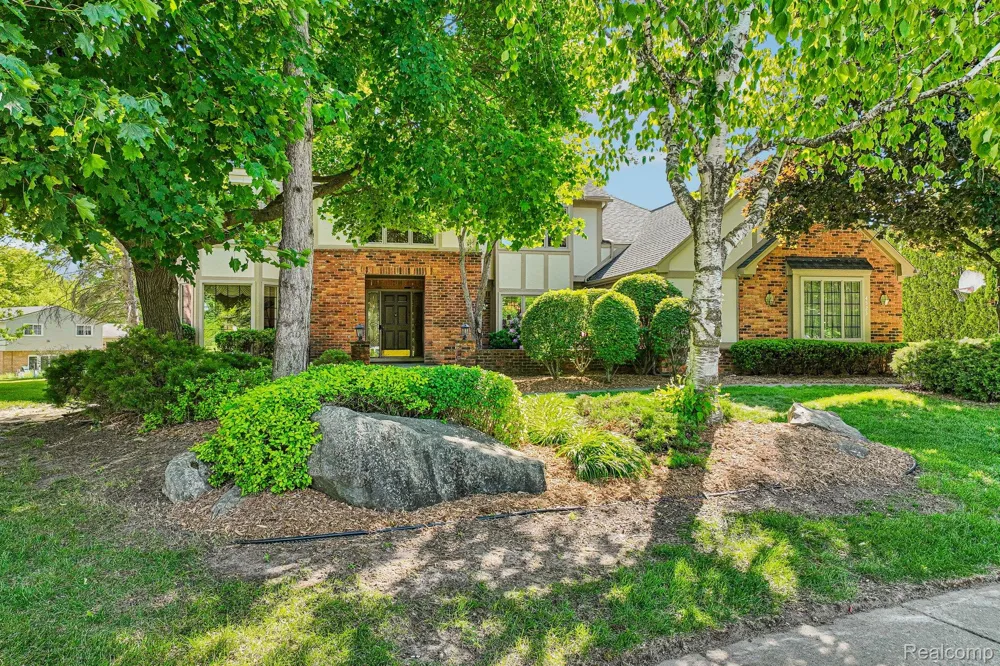 4523 Rivers Edge Drive Troy City, MI 48098