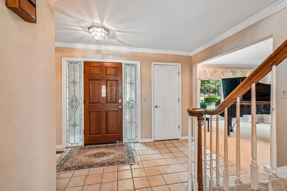 4523 Rivers Edge Drive Troy City, MI 48098