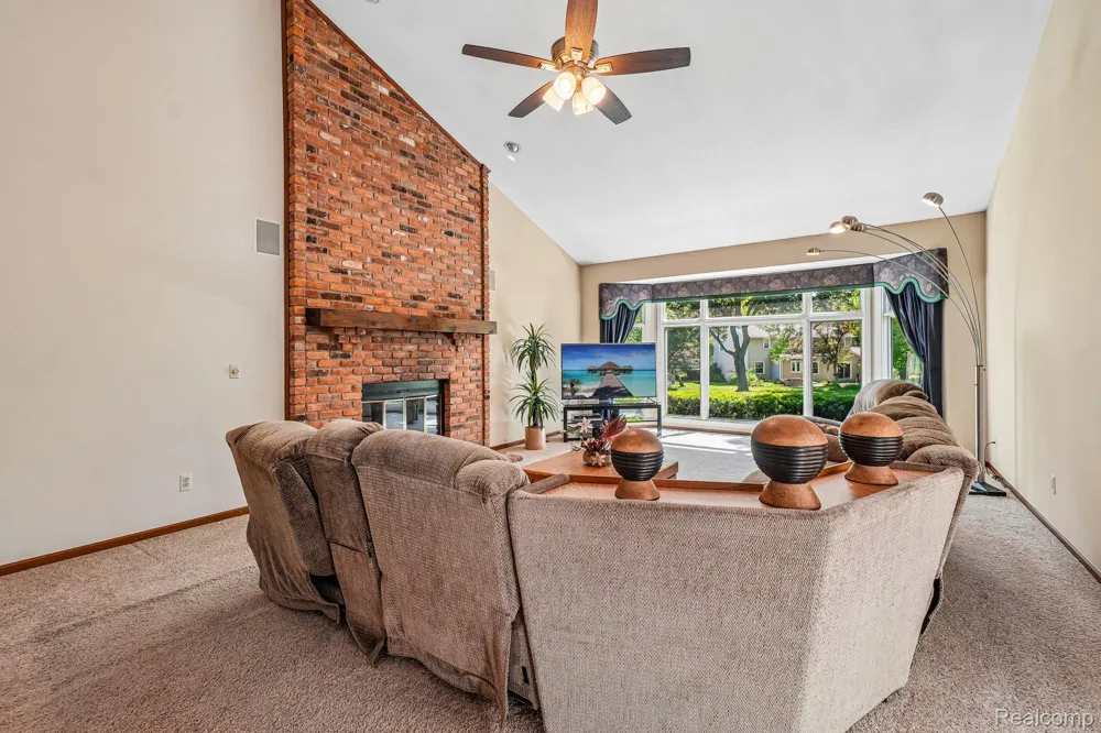 4523 Rivers Edge Drive Troy City, MI 48098