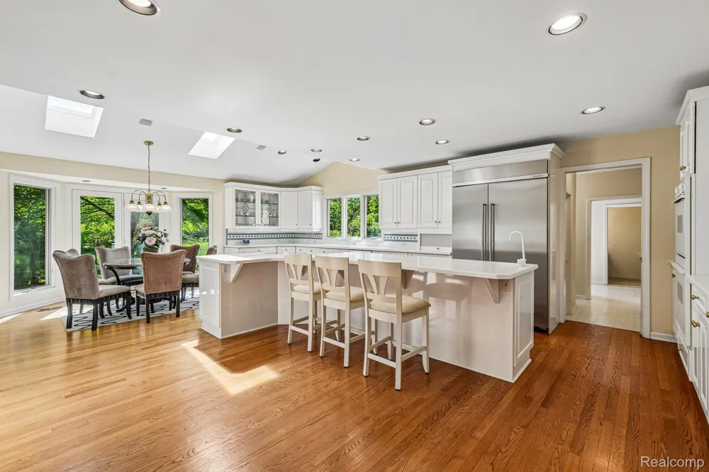 4523 Rivers Edge Drive Troy City, MI 48098