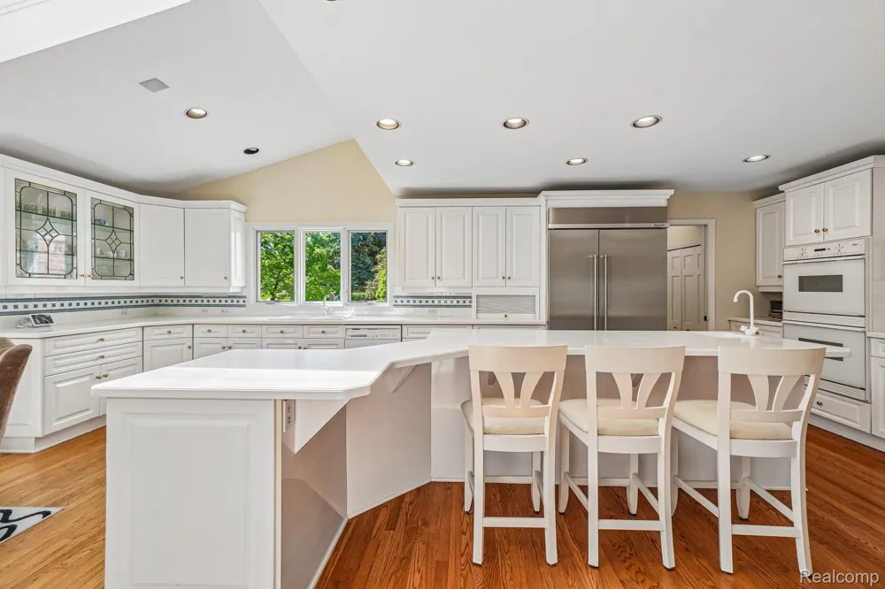 4523 Rivers Edge Drive Troy City, MI 48098